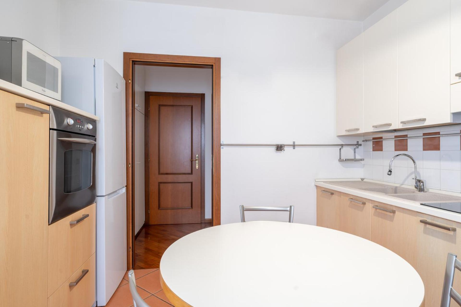 Spacious Bright Apartment Near City Center And Como Lake With Air Conditioning Лекко Экстерьер фото