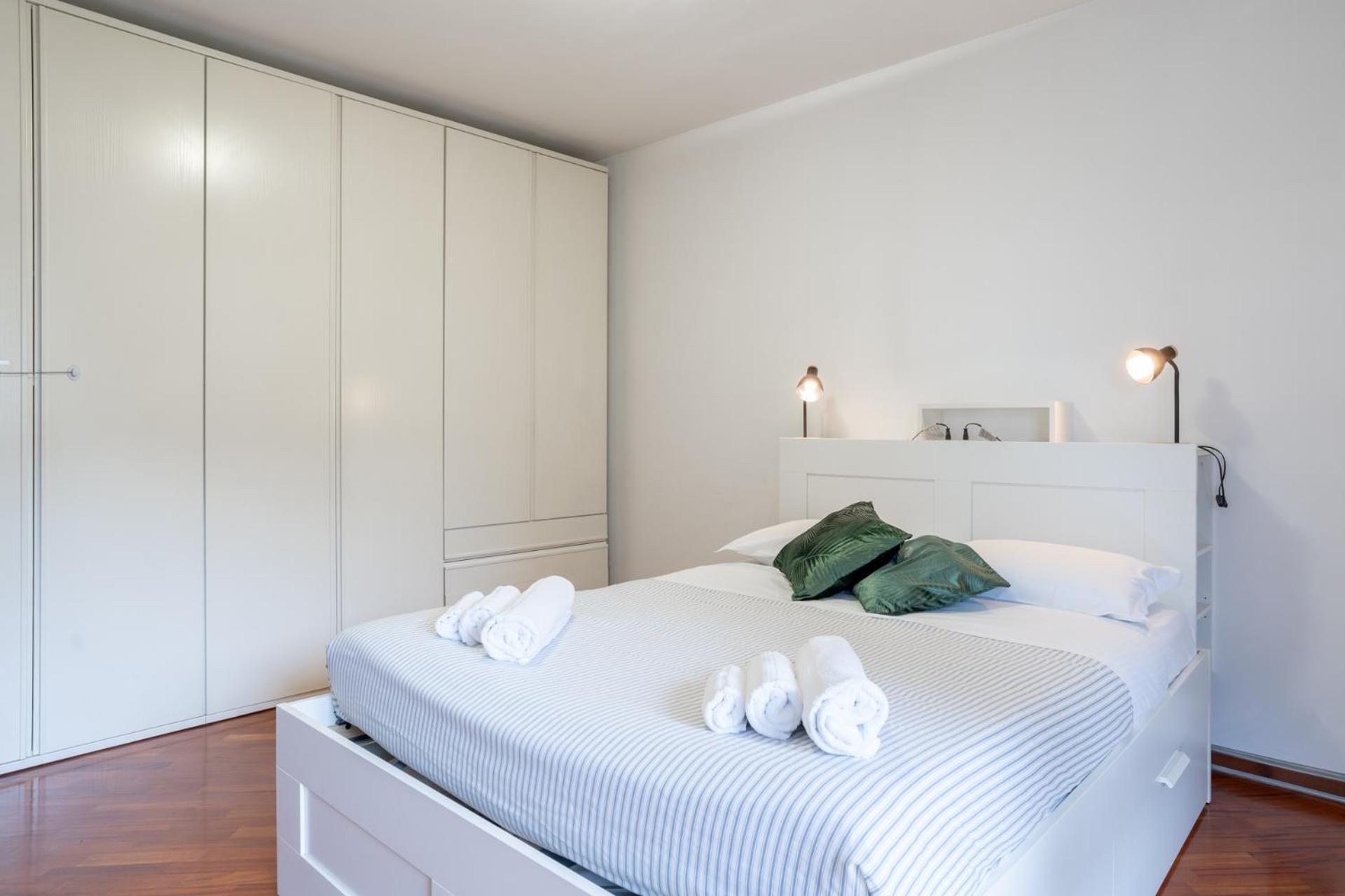 Spacious Bright Apartment Near City Center And Como Lake With Air Conditioning Лекко Экстерьер фото