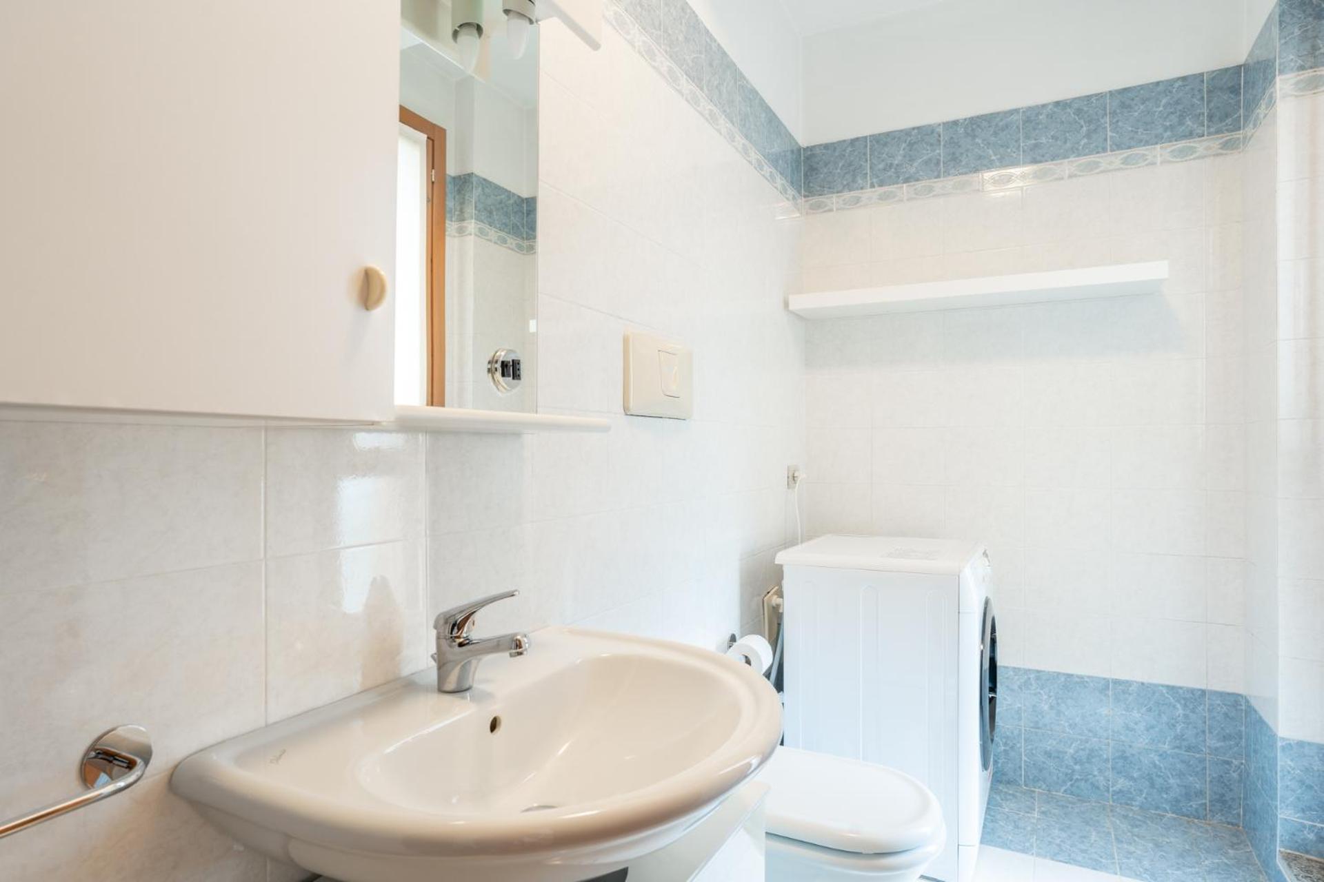Spacious Bright Apartment Near City Center And Como Lake With Air Conditioning Лекко Экстерьер фото