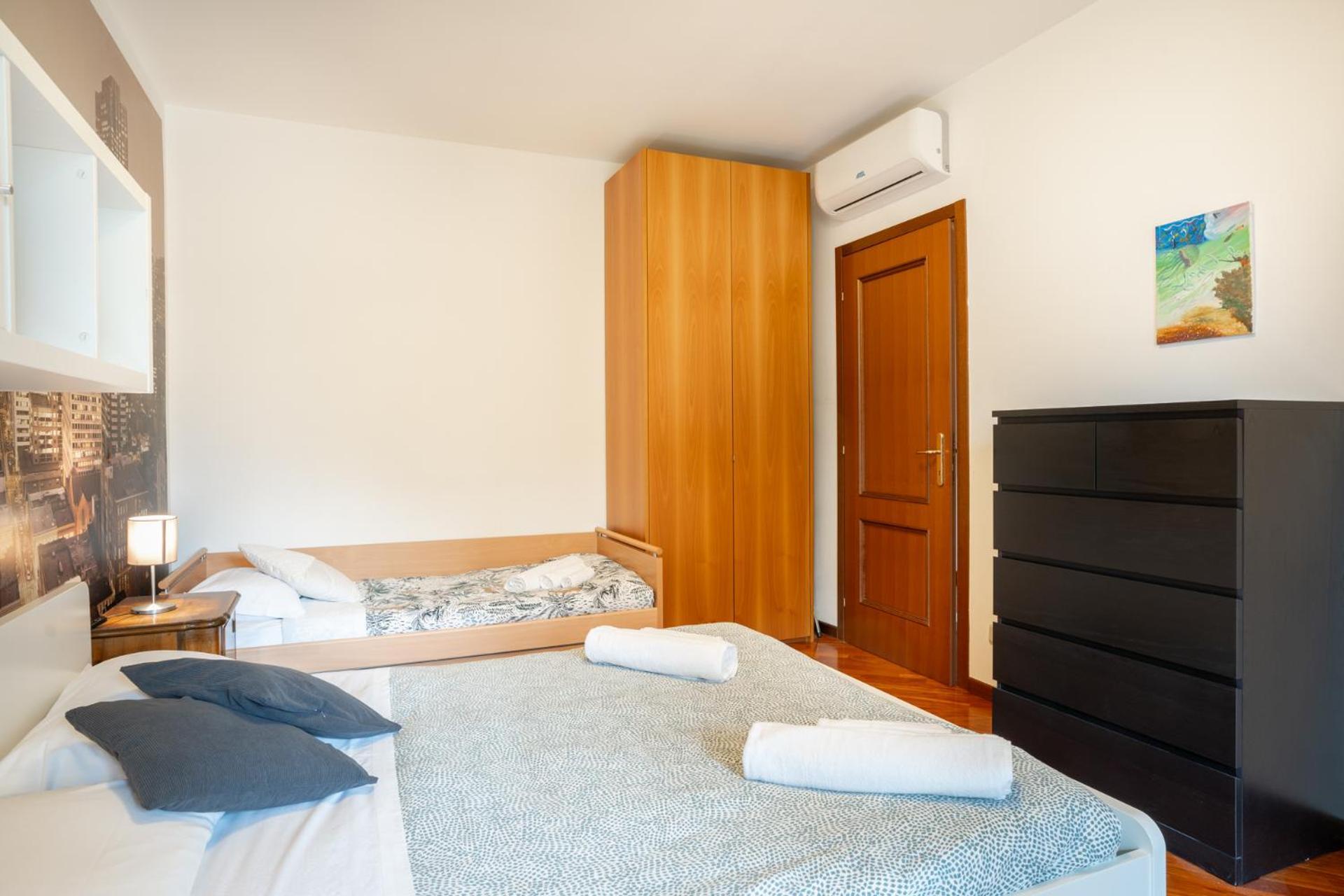 Spacious Bright Apartment Near City Center And Como Lake With Air Conditioning Лекко Экстерьер фото
