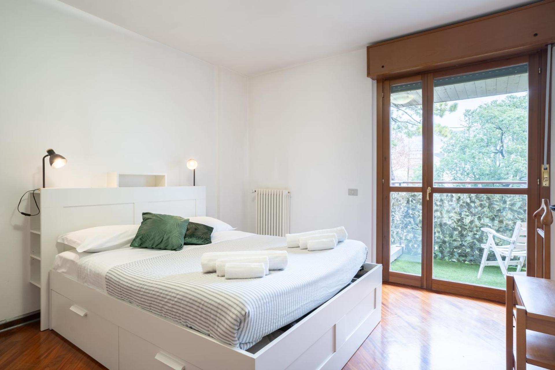 Spacious Bright Apartment Near City Center And Como Lake With Air Conditioning Лекко Экстерьер фото
