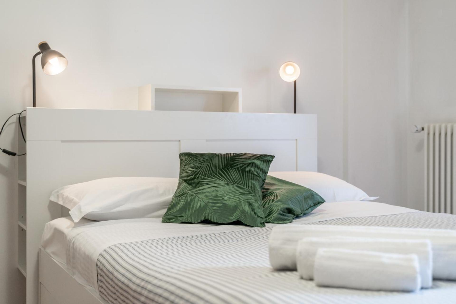 Spacious Bright Apartment Near City Center And Como Lake With Air Conditioning Лекко Экстерьер фото